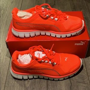 Puma Blur Running Shoes NWT